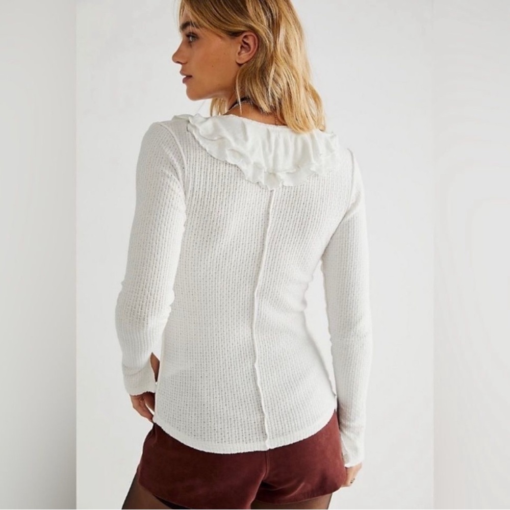 FREE PEOPLE BENNET TOP RUFFLE THERMAL LONG SLEEVE medium - Picture 3 of 7